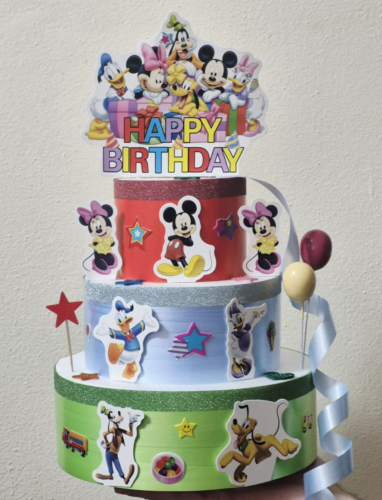 Torta in polistirolo tema Topolino e la casa del divertimento — Foto