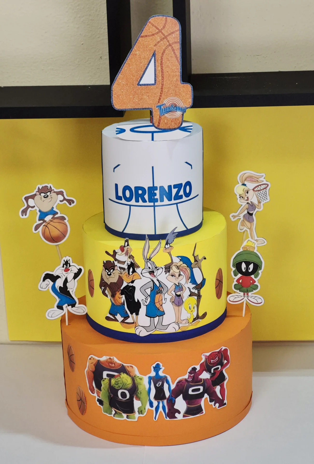 Torta scenografica tema Space Jam/Looney Tunes