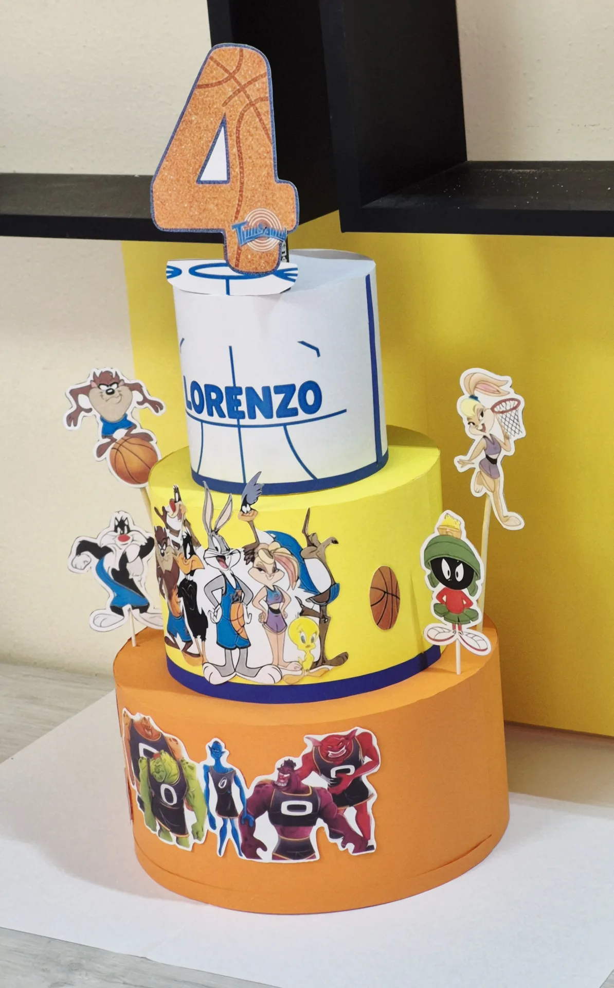 Torta scenografica tema Space Jam/Looney Tunes — Foto