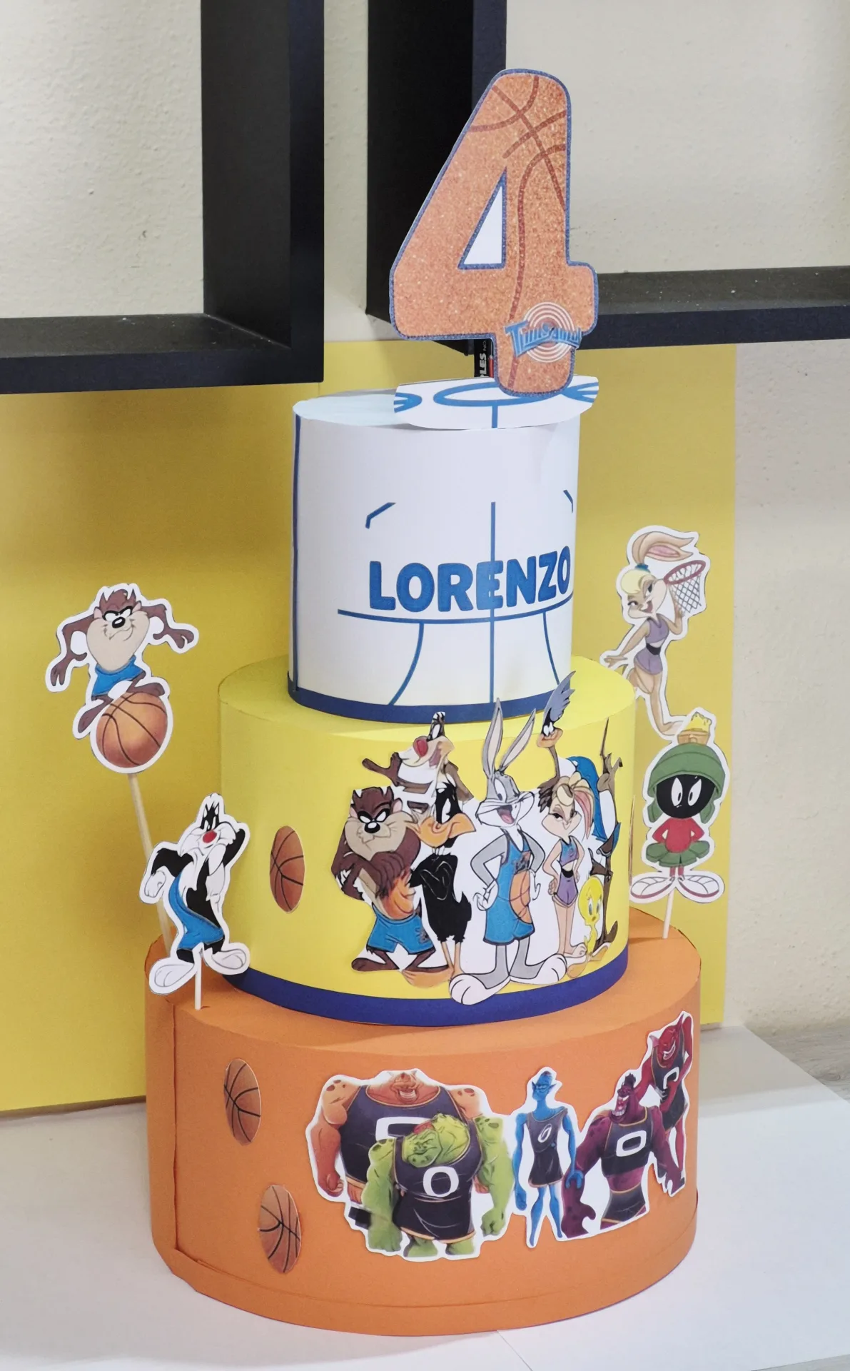 Torta scenografica tema Space Jam/Looney Tunes — Foto