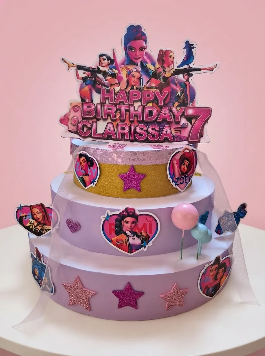 Torta finta tema Kpop Demon Hunters