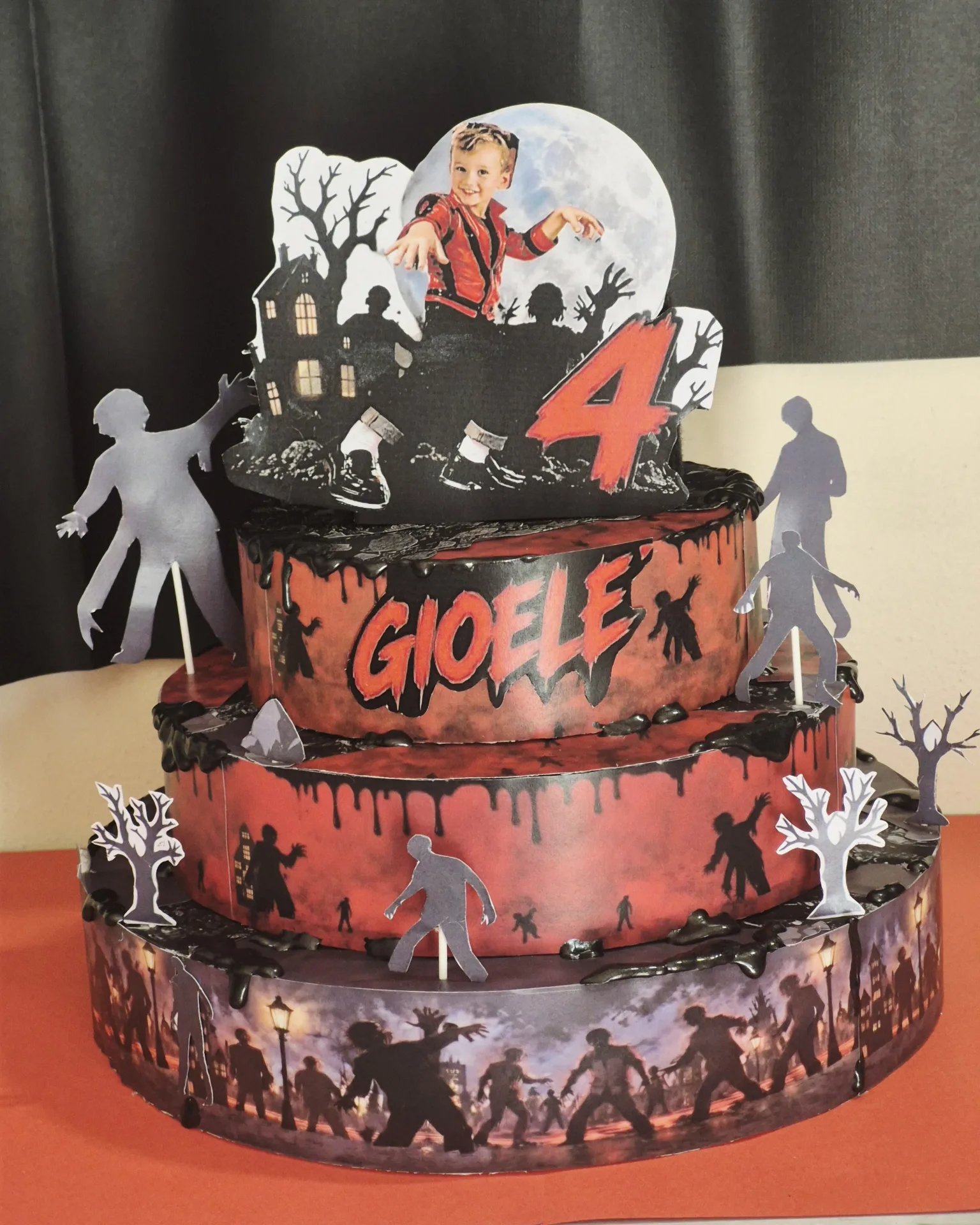 Torta scenografica tema Thriller/halloween — Foto