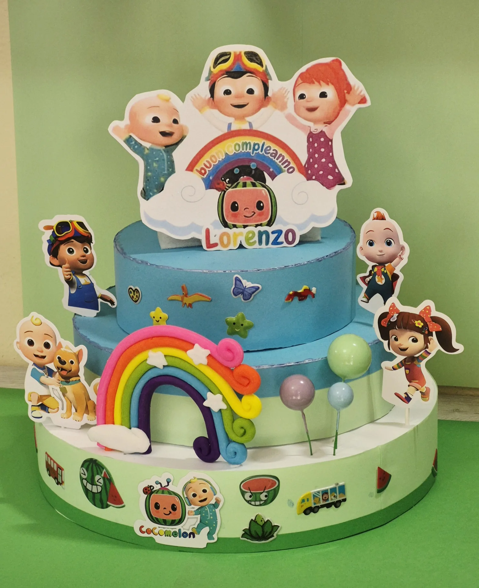 Torta decorativa tema Cocomelon — Foto