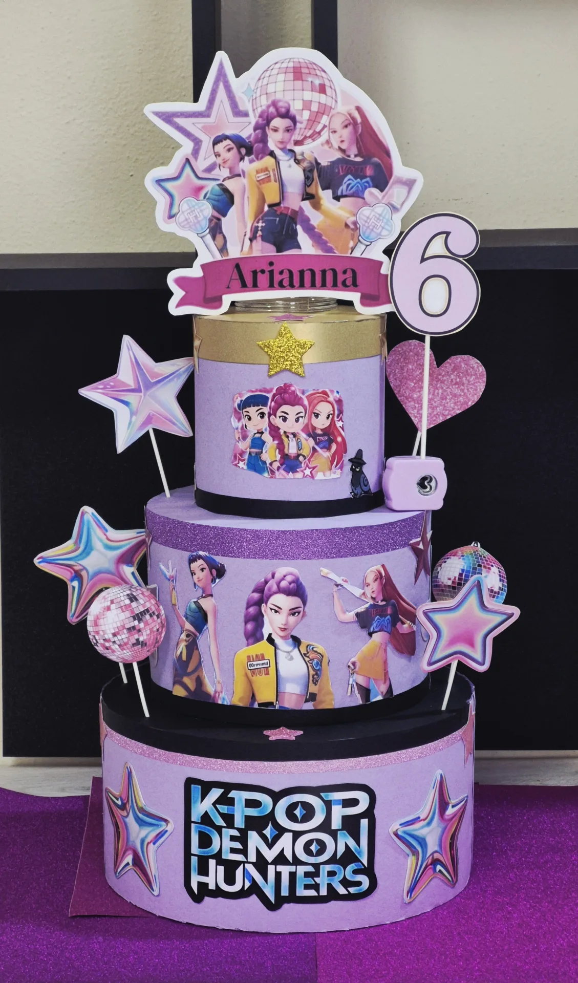 Torta scenografica tema K-Pop Demon Hunters
