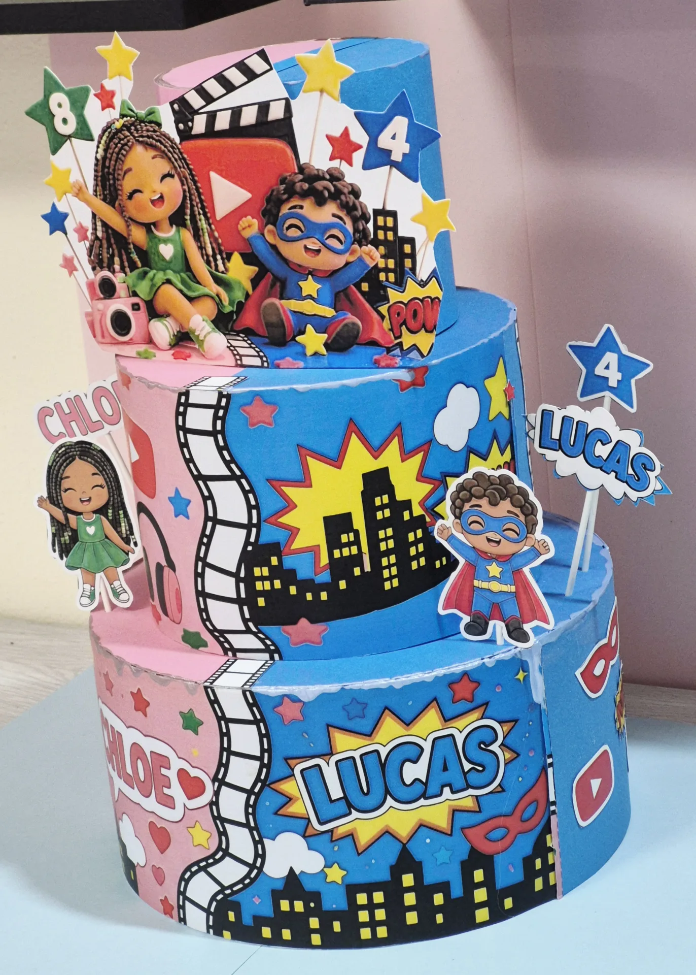 Torta decorativa tema Vlogger YouTuber/ Supereroi — Foto