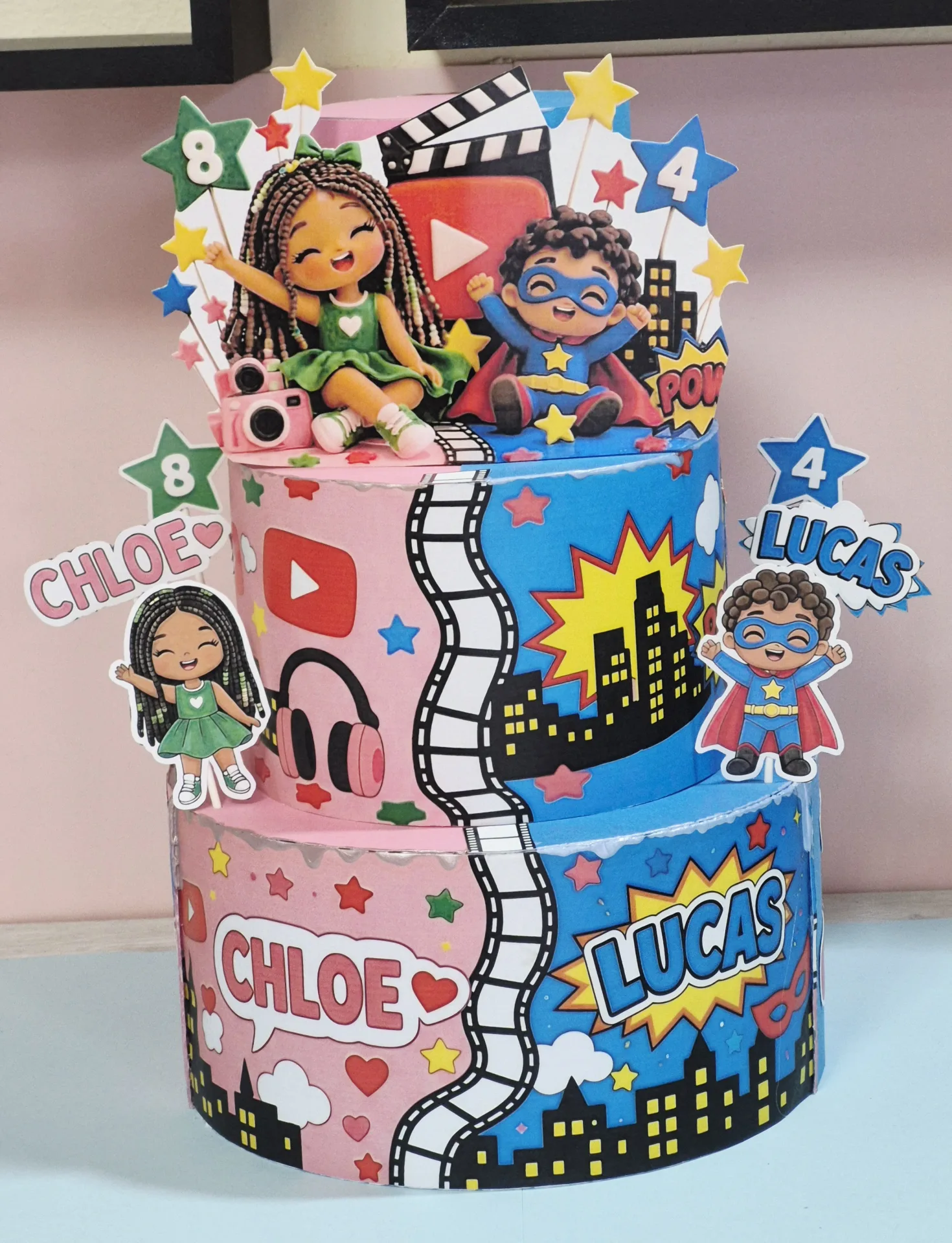 Torta decorativa tema Vlogger YouTuber/ Supereroi — Foto