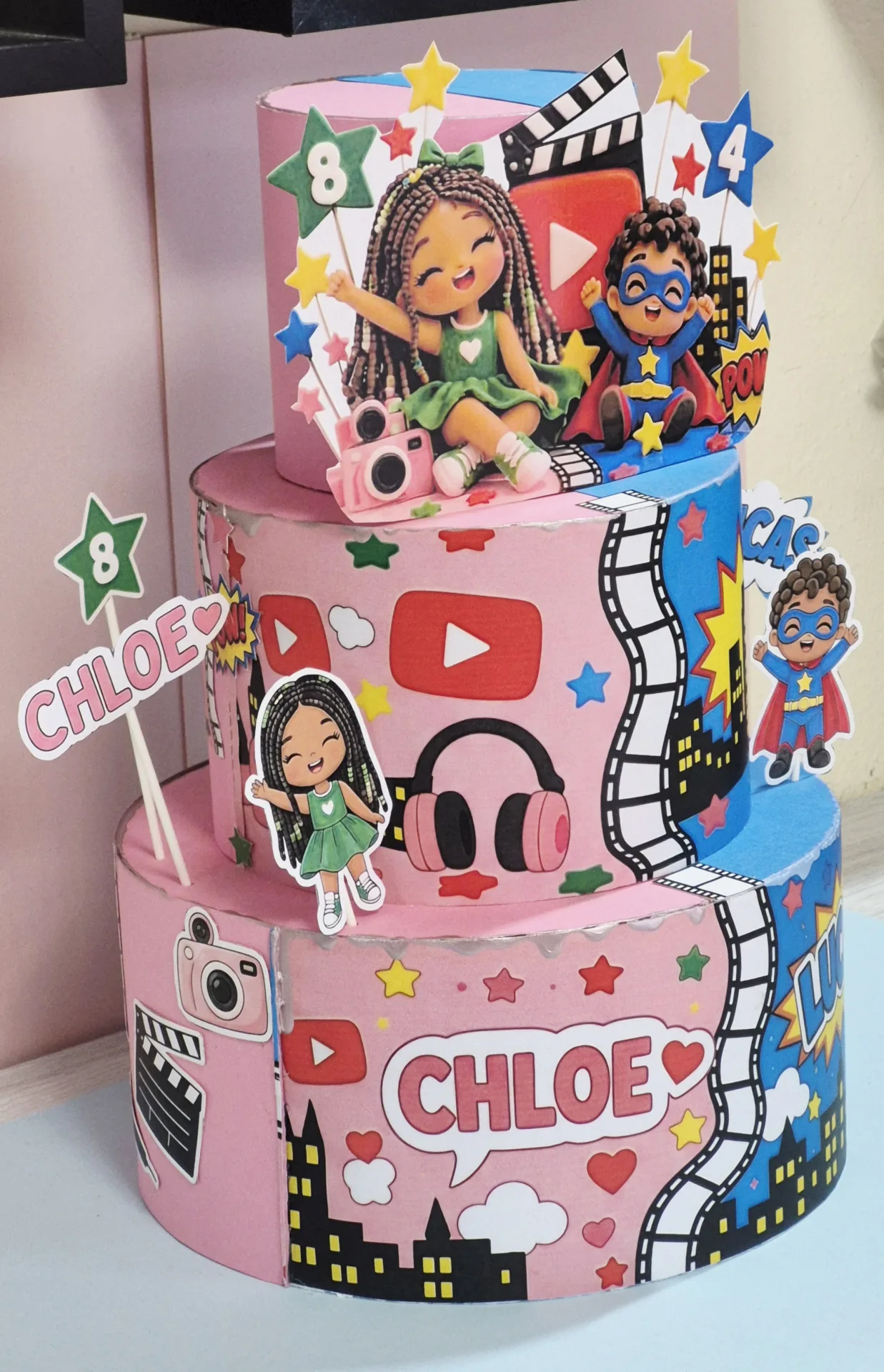 Torta decorativa tema Vlogger YouTuber/ Supereroi — Foto