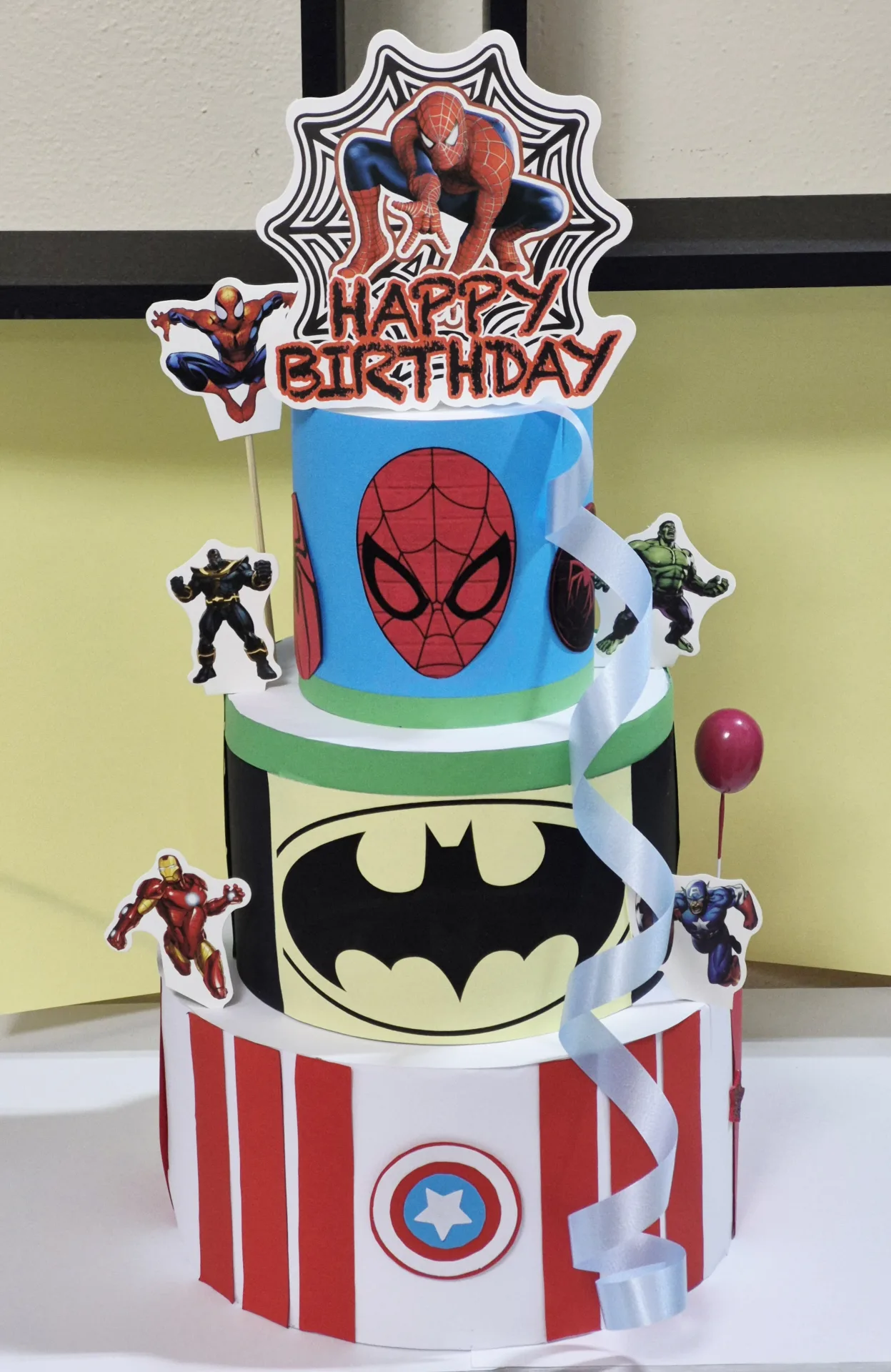 Torta in polistirolo tema Marvel